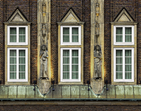 Fassade Glocke mit Figuren Fotocredit Ullrich Altmann und Patric Leo