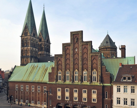 Die Glocke - Ansicht mit Dom